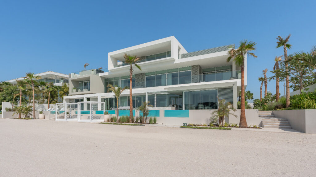 Exclusive Contemporary Signature Villa on Palm Jumeirah for sale