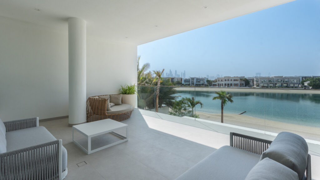 Exclusive Contemporary Signature Villa on Palm Jumeirah for sale