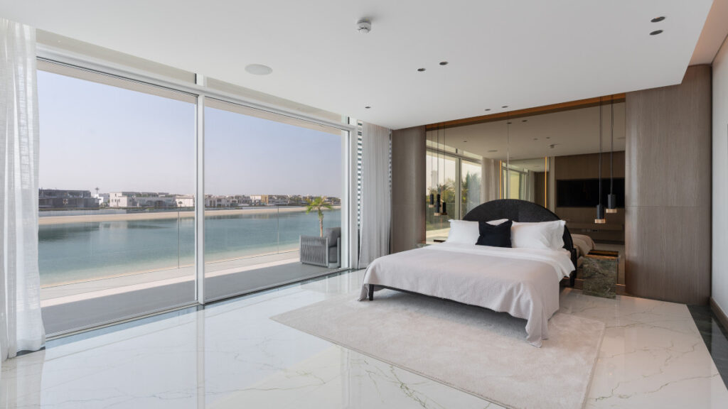 Exclusive Contemporary Signature Villa on Palm Jumeirah for sale