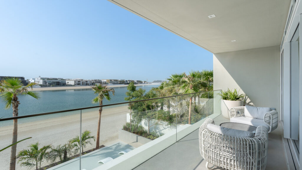 Exclusive Contemporary Signature Villa on Palm Jumeirah for sale