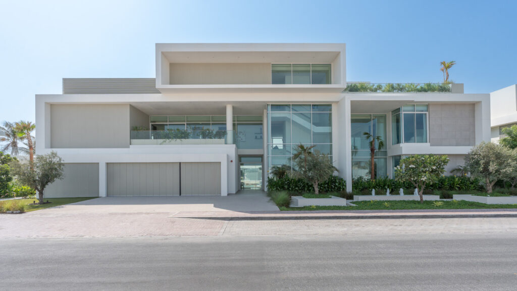 Exclusive Contemporary Signature Villa on Palm Jumeirah for sale