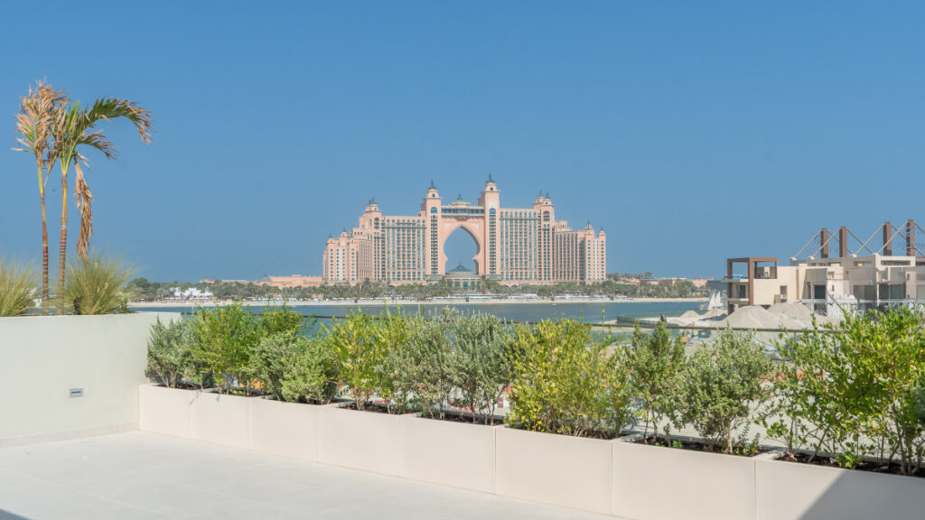 Exclusive Contemporary Signature Villa on Palm Jumeirah for sale