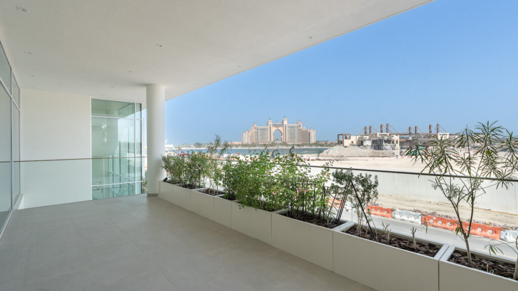 Exclusive Contemporary Signature Villa on Palm Jumeirah for sale
