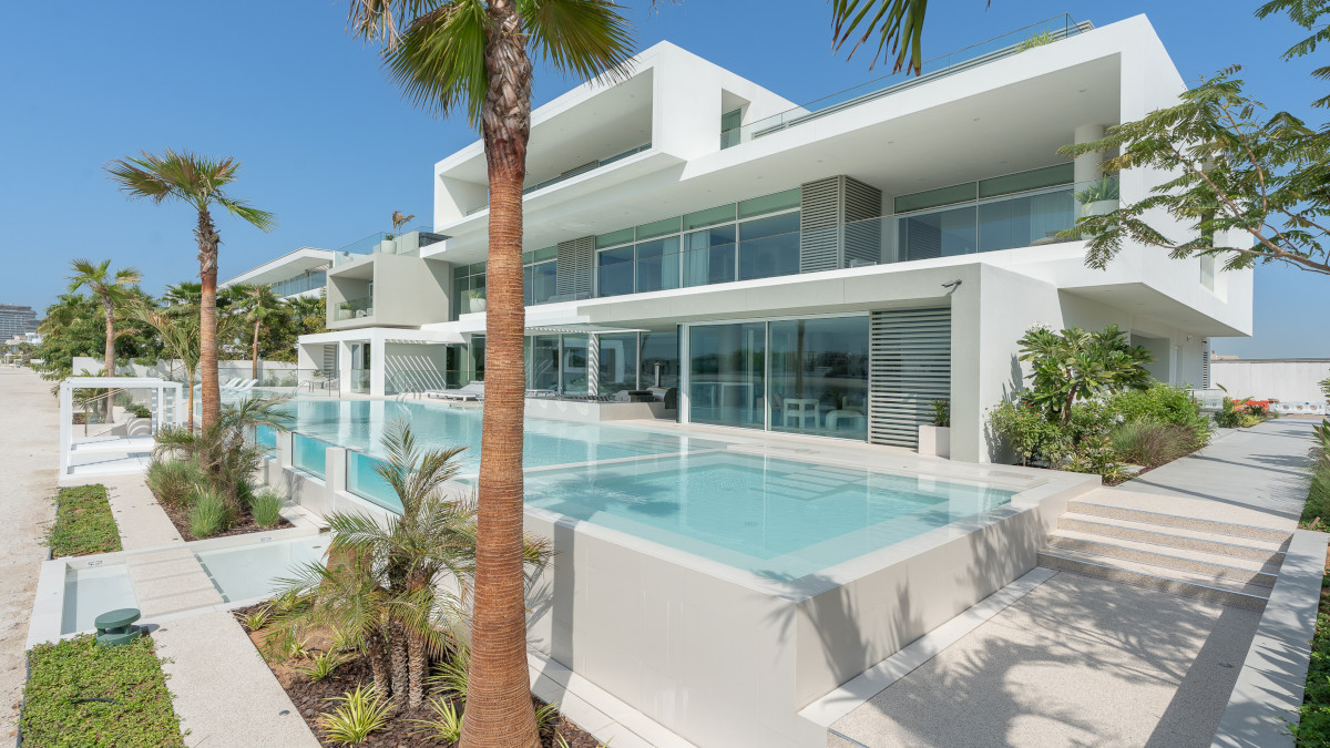 Exclusive Contemporary Signature Villa on Palm Jumeirah for sale