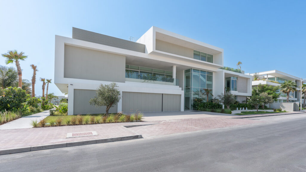 Exclusive Contemporary Signature Villa on Palm Jumeirah for sale